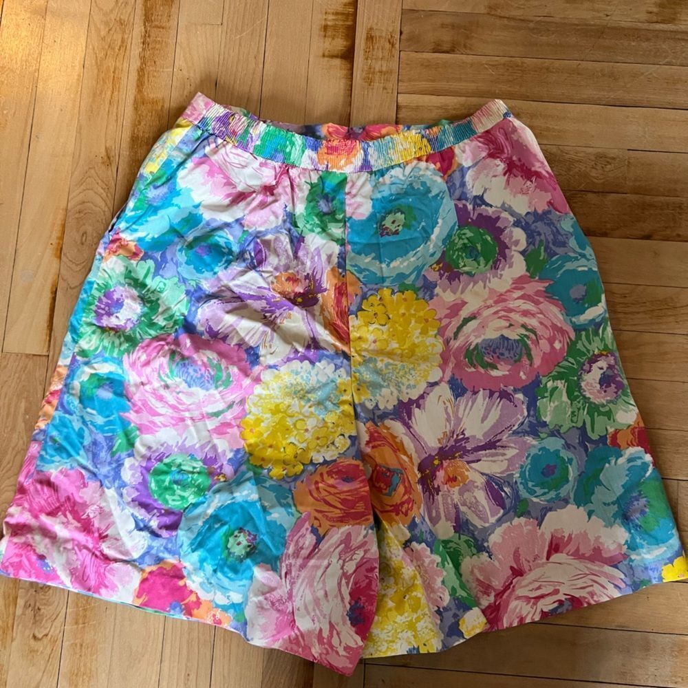 Vintage Floral Multicolor shorts, size ladies 12. - Picture 2 of 3
